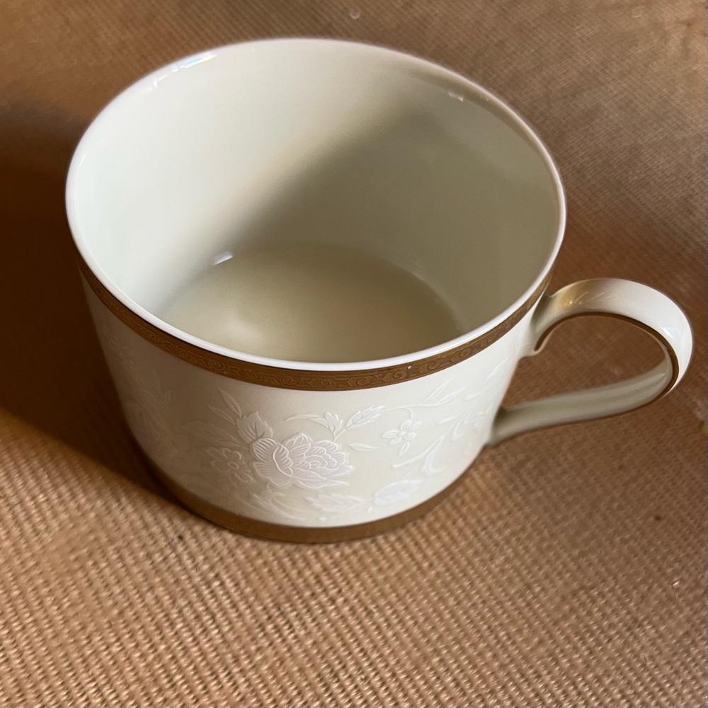 VTG Mikasa Fine China Antique Lace L5531 Cup Ivory Floral with Gold Trim, Japan